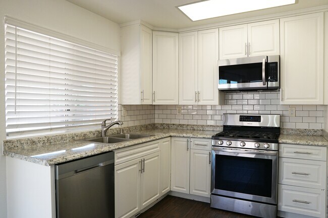 Building Photo - 80675 Harvard Ct