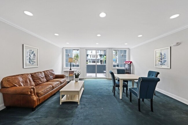 Building Photo - 250 NE 3rd Ave