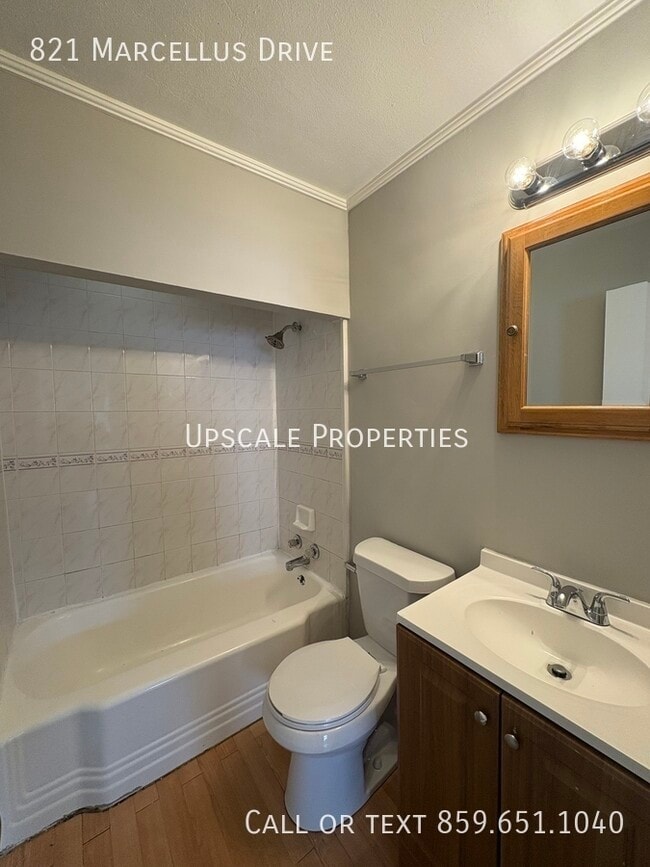 Building Photo - 821 Marcellus Dr