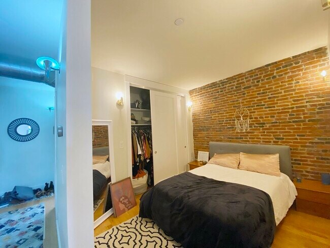Building Photo - 139 Border St