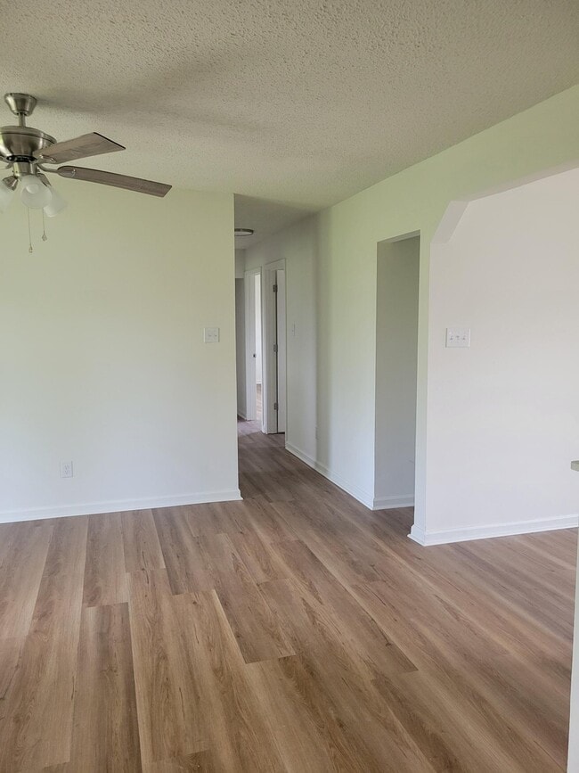 Building Photo - 104 Bent Tree Dr