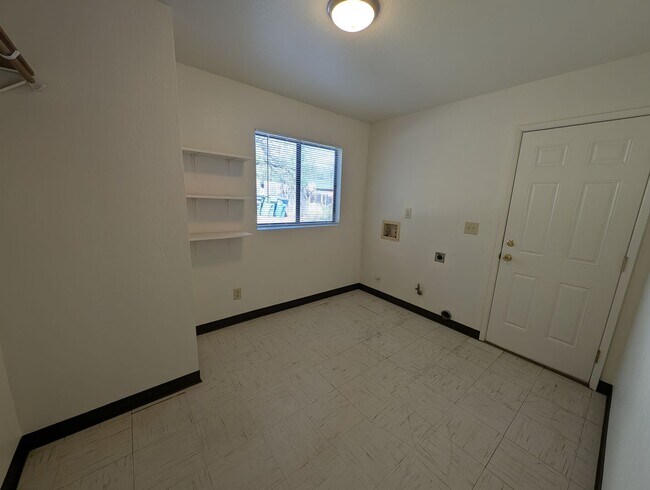 Building Photo - 0124