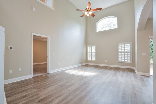 Building Photo - 8344 Lake Amhurst Trail