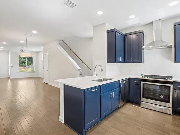 Building Photo - MOVE IN READY