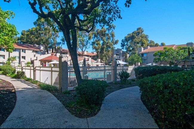 Building Photo - Spacious 2BR/2BA