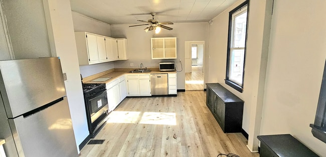 Building Photo - Spacious 4-Bedroom Home with 3-Car Garage, Deck & More!!