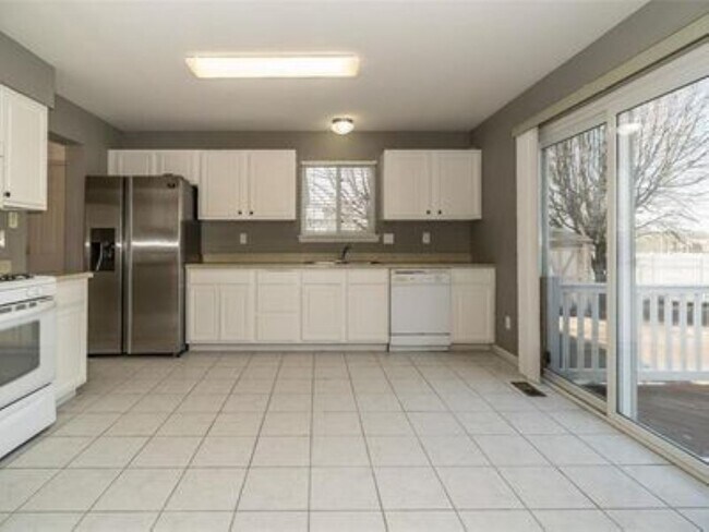 Building Photo - 3125 Hickory St