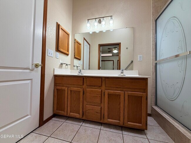 Building Photo - 1892 Lyman Dutton Cir