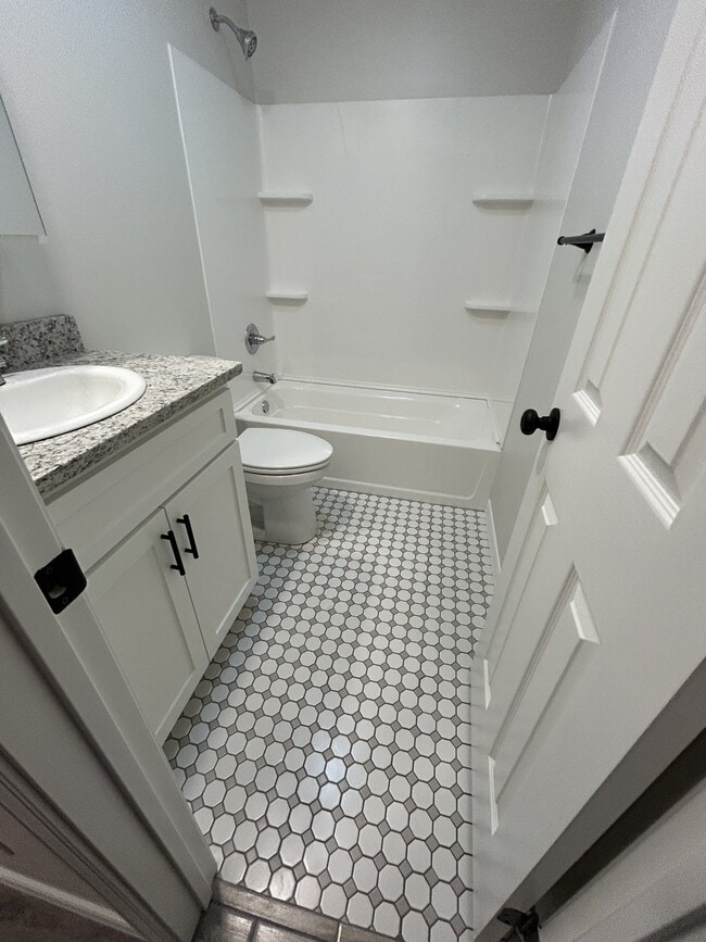 Building Photo - 2515 Kavanaugh Rd