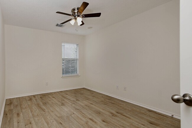 Building Photo - 222 Blushwood Pl