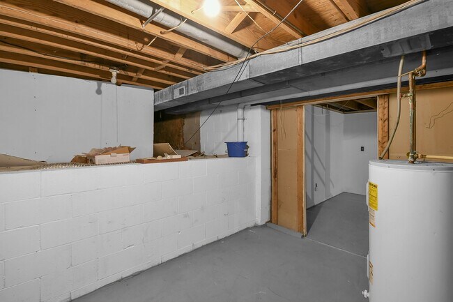 Building Photo - 6590 Bennell Dr