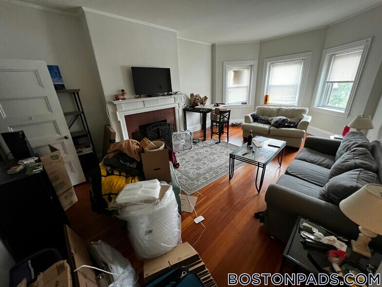 Primary Photo - 917 Beacon St