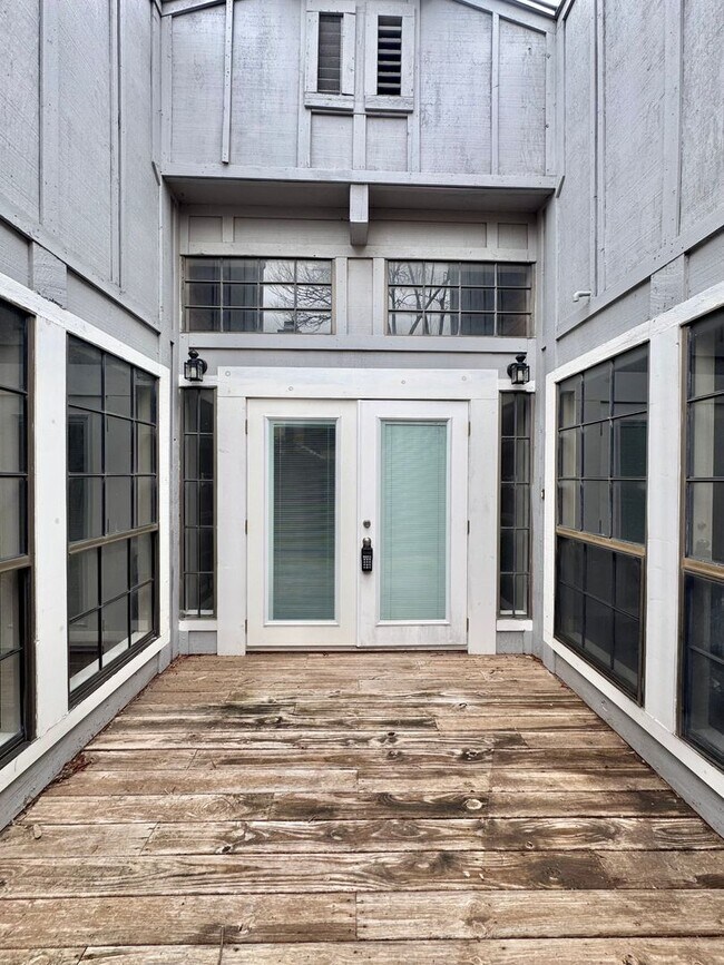Building Photo - 1713 Utah Ave