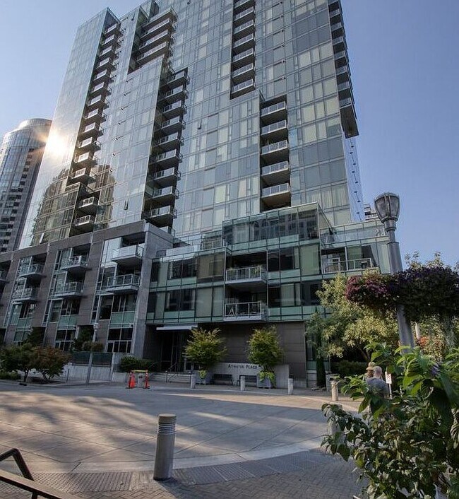 Building Photo - 841 S Gaines St