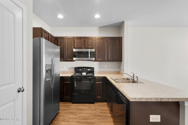 Building Photo - 5980 Callaway Cir