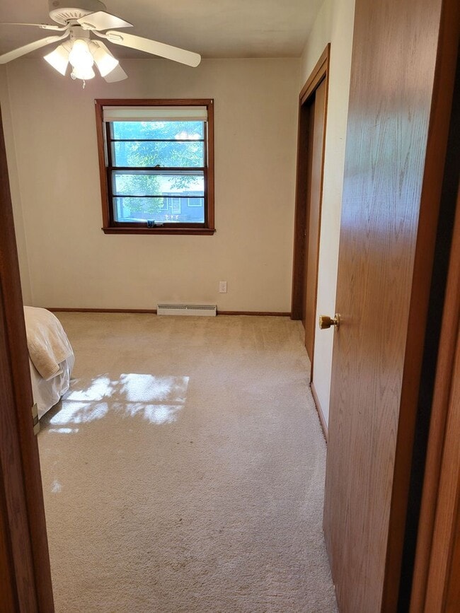 Building Photo - 3 Bedroom Unit