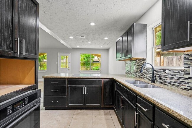 Building Photo - 16323 Maplemont Dr