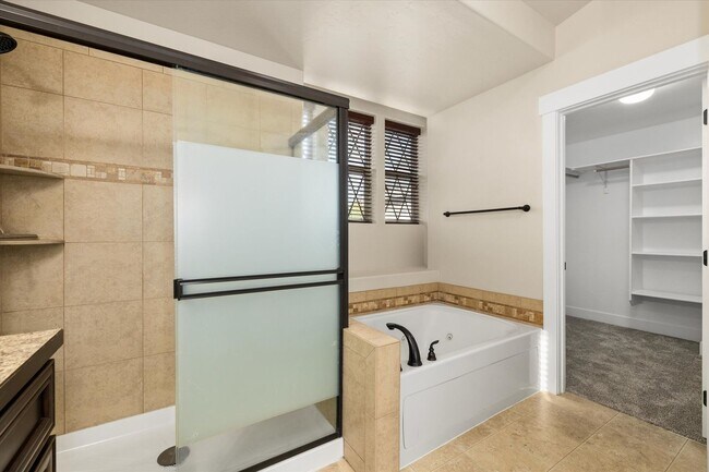 Building Photo - Spacious 5-Bedroom Home (plus bonus room) ...