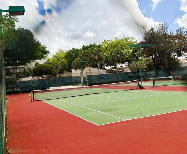 Building Photo - 3940 Inverrary Blvd