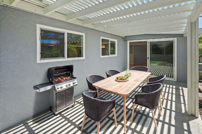 Building Photo - Welcome to your rare gem, dream home in Clairemont, San Diego!