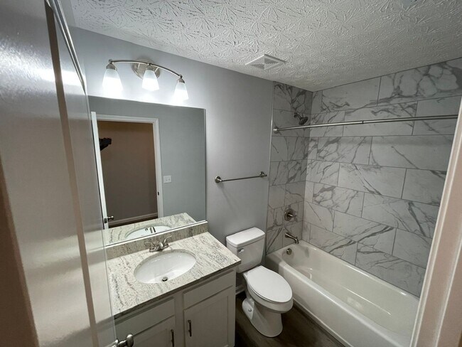 Building Photo - 1856-1858 Blackwell Road Duplex