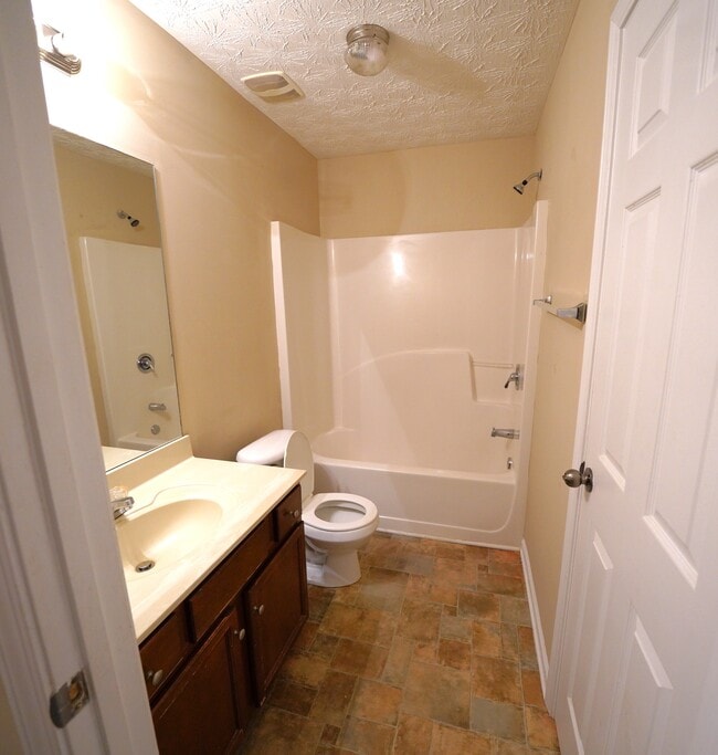 Building Photo - 221 Alton Cir