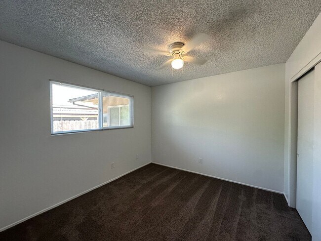 Building Photo - 1709 Evergreen Ave