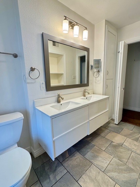 Building Photo - 80 Greenway Dr