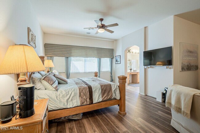 Building Photo - Charming single level 4 Bed home in Peoria !!
