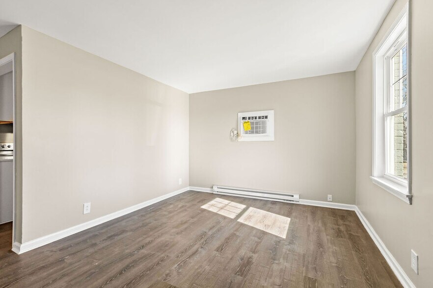 living area - 335 Grace St