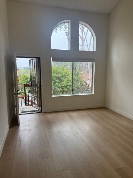 Building Photo - 4055 Porte La Paz