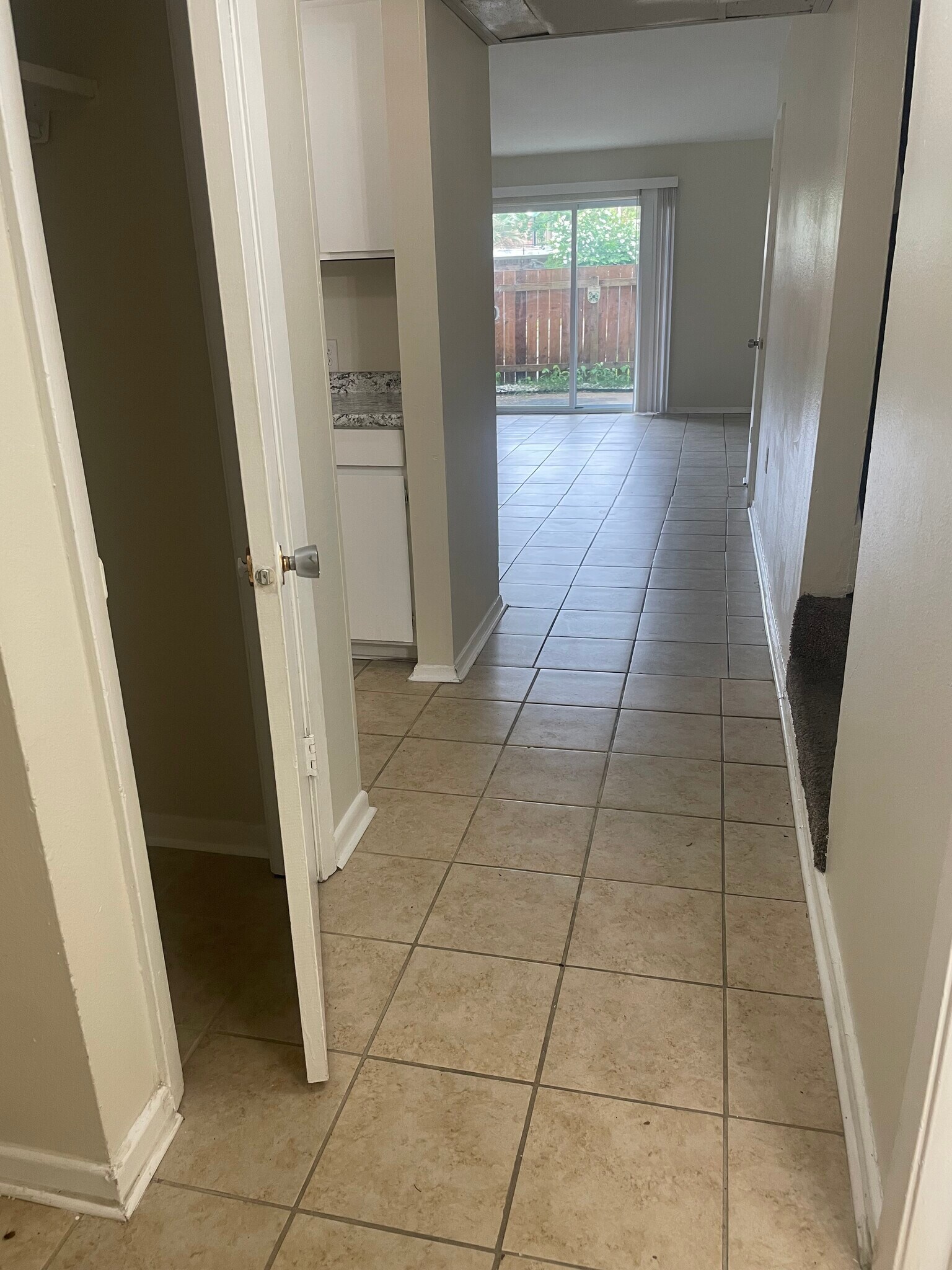 2bed 1.5bath townhome - 675 Wooddale Blvd