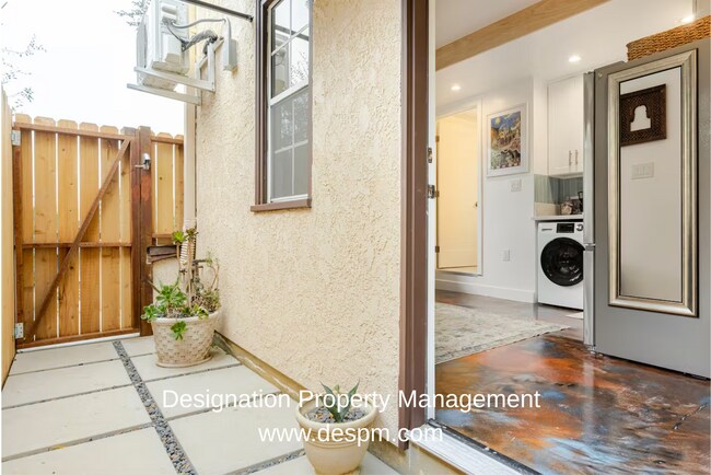 Building Photo - Roy