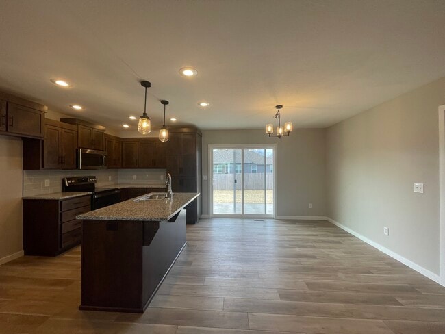 Building Photo - 671 N Jozlynn Ave