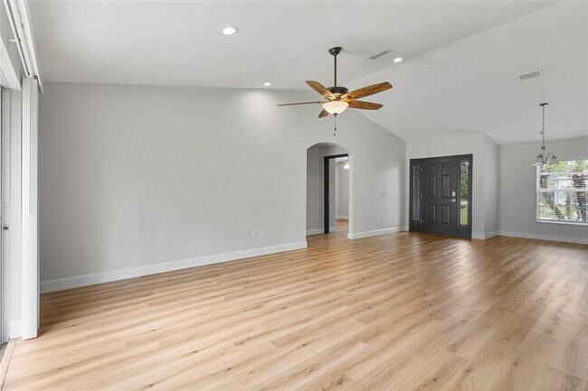 Building Photo - 2799 Thomas Ln