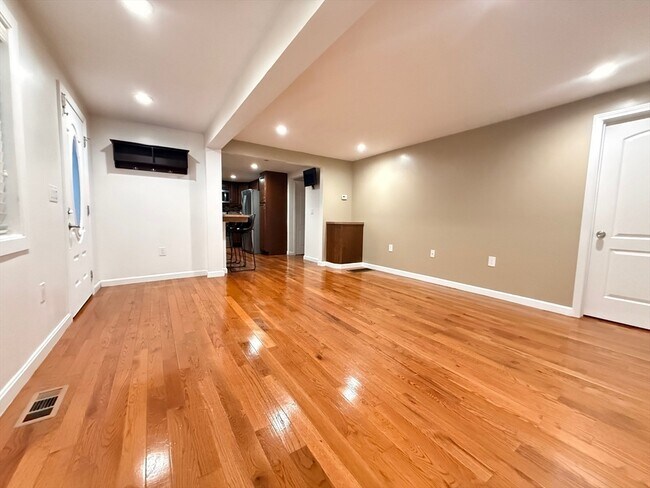 Building Photo - 7 Southbridge St Ct