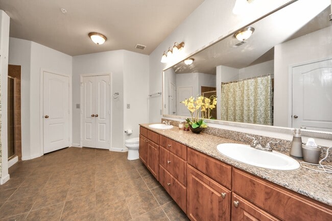 Building Photo - 1711 Old Spanish Trl