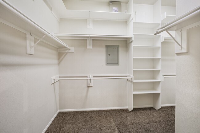 Building Photo - 15810 Cypress Hall Dr