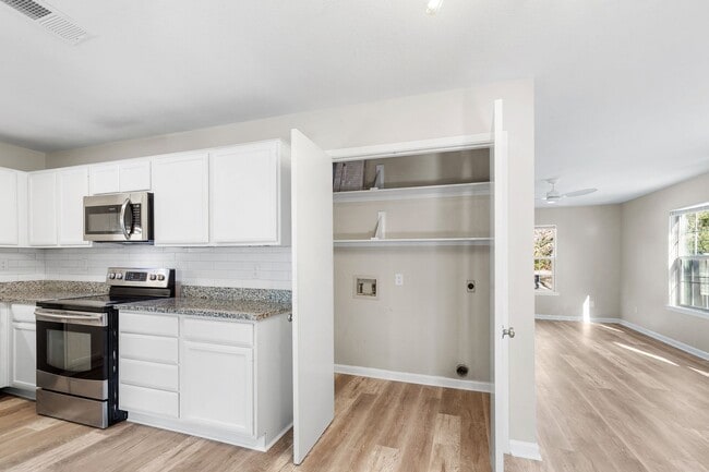 Building Photo - 901-903 Allen St