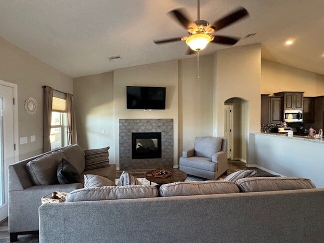 Building Photo - Los Lagos Lakefront WINTER Rental 3Br with Utilities AVAILABLE 10/1/2025