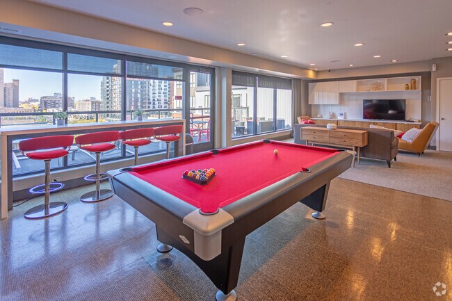 Rooftop Lounge - Red20