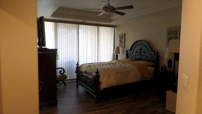 Building Photo - VACATION RENTAL - Condo on the River