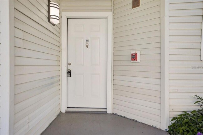 Building Photo - 2556 Woodgate Blvd