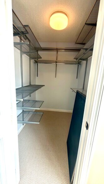 Building Photo - 26 Lions Ln