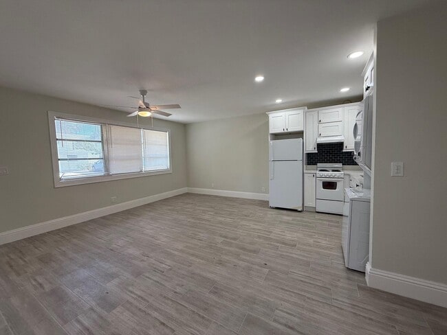 Building Photo - 248 Wenonah Pl