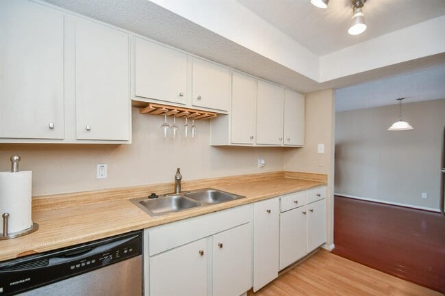 Building Photo - 2832 S Bartell Dr