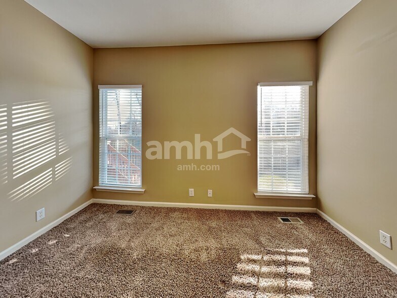 Building Photo - 661 Sugar Mill Dr