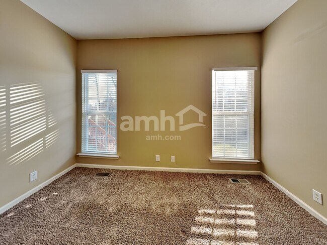 Building Photo - 661 Sugar Mill Dr