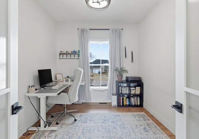 Building Photo - 1 Country Club Ct