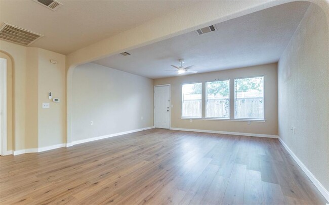 Building Photo - 7106 Thannas Way